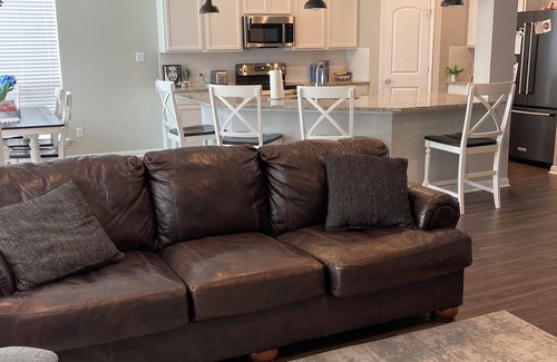 College Station House | Spacious 5-bedroom TAMU house in Bryan with WiFi, AC