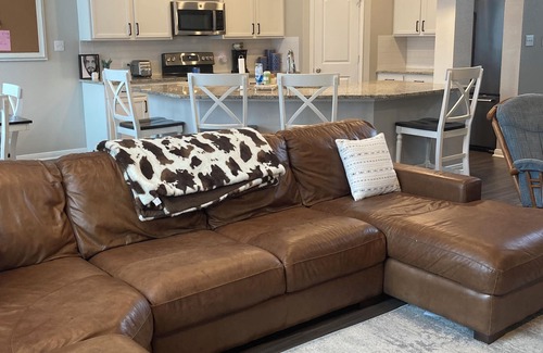 College Station House | Spacious 5-bedroom TAMU house in Bryan with WiFi, AC