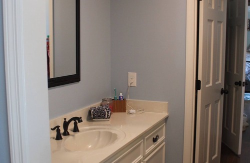 River Mountain House | Spacious 5-bedroom house & pool in Little Rock by Pleasant Valley Country Club.