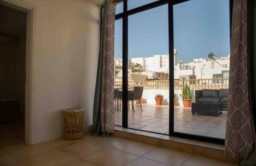 Sliema Villa | Spacious 5-Bedroom House with Ocean View and BBQ Terrace