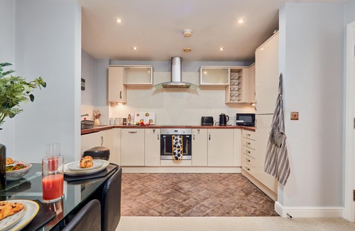 Headingley Apartment | Comfortable 5-Bed House with Garden & Free Parking