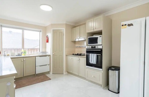 Beaumont Hills House | Spacious 5 Bedroom Retreat with Pet-Friendly Amenities