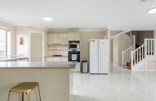 Beaumont Hills House | Spacious 5 Bedroom Retreat with Pet-Friendly Amenities