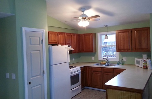 Bonnet Shores House | Charming 5 Br Beach Retreat in Bonnet Shores with Ocean Views
