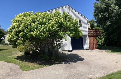 Bonnet Shores House | Charming 5 Br Beach Retreat in Bonnet Shores with Ocean Views