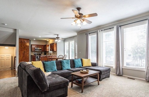 Shawnee House | Family-Friendly 5BR Home with Playground & WiFi - Top Rated