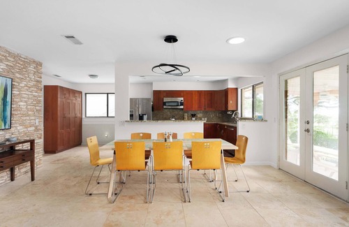 Spicewood At Bullcreek House | Spacious 5-BR Retreat in North Austin with Firepit!