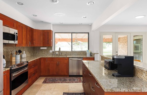 Spicewood At Bullcreek House | Spacious 5-BR Retreat in North Austin with Firepit!