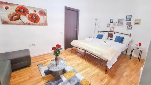 Cluj-Napoca Apartment | Elegant 5-Star Hotel in Historic Center with Free Parking