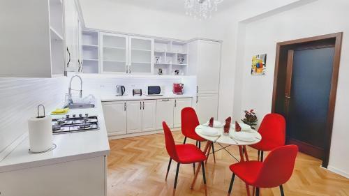 Cluj-Napoca Apartment | Elegant 5-Star Hotel in Historic Center with Free Parking