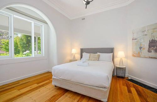 Hornsby House | Spacious 5BD Garden House in Hornsby close 2 train