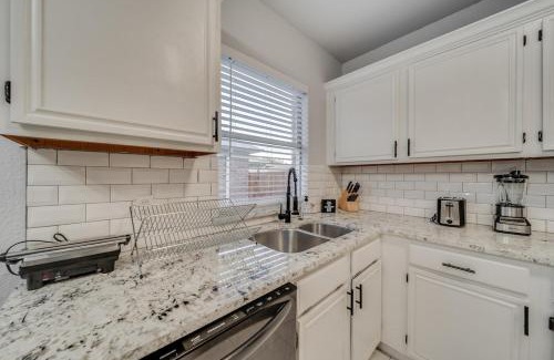 Grand Prairie House | Bright Getaway: Grand Home with Pool & Pet-Friendly Options