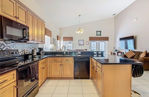 Davenport House | Spacious 5BR/4BA Pool Home in Hampton Lakes – Perfect for Families & Groups