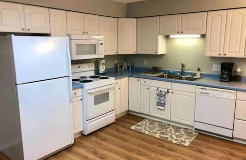 Blaine House | Ideal 5BR Family Retreat with Hot Tub, Perfect for Gatherings