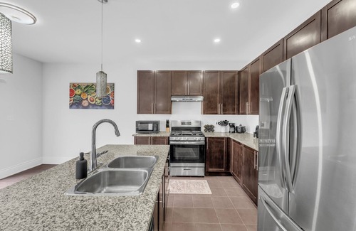 Halton Regional Municipality House | Spacious 5BR Home | Sleeps 14 | Family Gateway