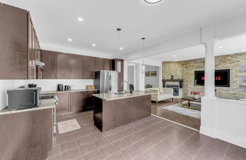 Halton Regional Municipality House | Spacious 5BR Home | Sleeps 14 | Family Gateway