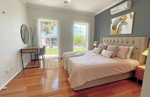 Hallam House | Spacious 5BR Family Home in Hallam near Bunjil Place
