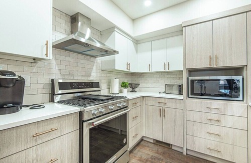 Cottonwood Heights House | Cozy 5-BR Retreat with Indoor Fireplace & Family-Friendly Amenities