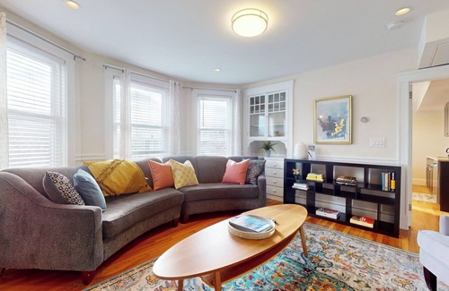 North Cambridge Apartment | Ideal 4/5 Bed Retreat Near MIT, Harvard & Tufts