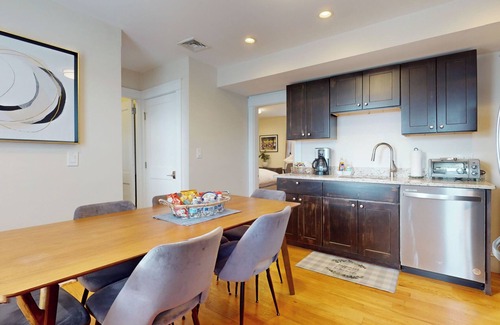 North Cambridge Apartment | Ideal 4/5 Bed Retreat Near MIT, Harvard & Tufts