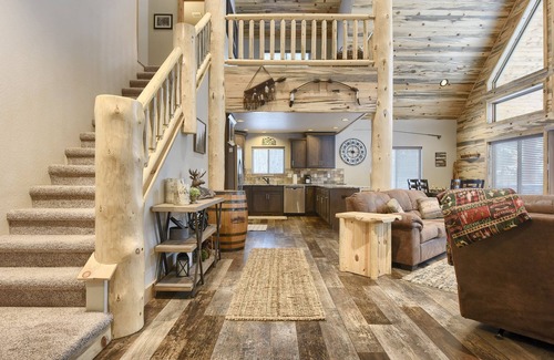 Deadwood Cabin | Premier 5BR Retreat with Hot Tub & Deck Near Deadwood