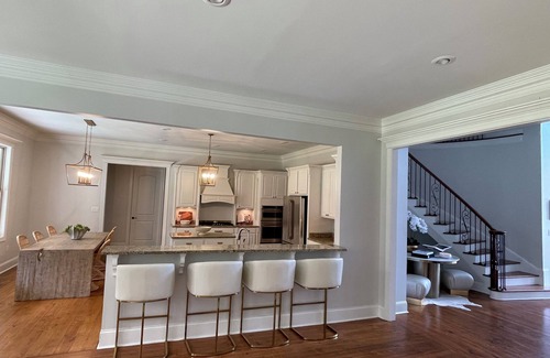 Oxford House | Spacious Oxford Oasis: 6 Bedrooms, Spa & Hot Tub Retreat