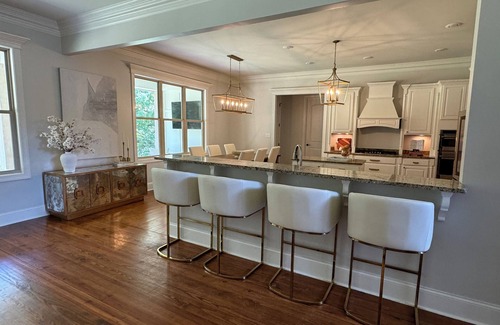 Oxford House | Spacious Oxford Oasis: 6 Bedrooms, Spa & Hot Tub Retreat