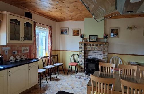 Kilmovee House | Kid-Friendly 6-Bed Retreat Near Knock Airport, Rated 9.2