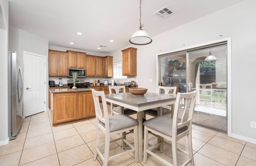 Gilbert House | Spacious 6-bedroom 3 Bathroom Entire House in charming Gilbert Sleeps 12