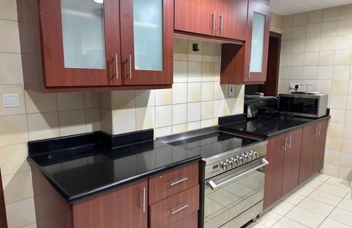 Dubai Marina Apartment | Spacious 6-bedroom apartment in lovely Dubai with fitness room, WiFi