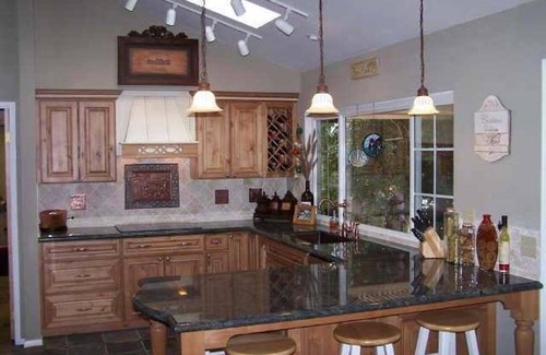 Vista House | Spacious 6-bedroom estate in gorgeous Vista with AC