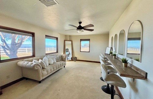 Oracle House | Spacious 6-bedroom hilltop cabin in tranquil Oracle