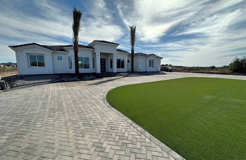 Buckeye House | Spacious 6-bedroom house with AC, Large pool charming Buckeye