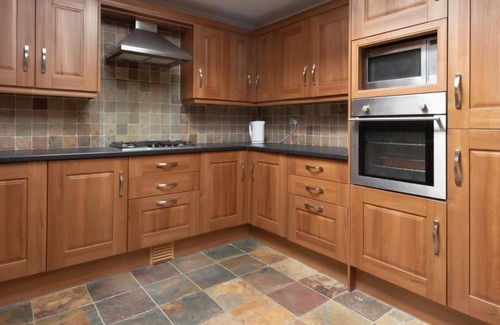 Kidbrooke with Hornfair House | Family-Friendly 6 Bedroom House in Wricklemarsh, London