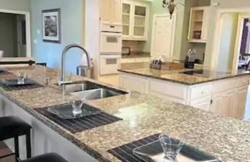 Gunter Afs House | Spacious 6BR Gated Home in a Prominent Golf Community- Sleeps 12