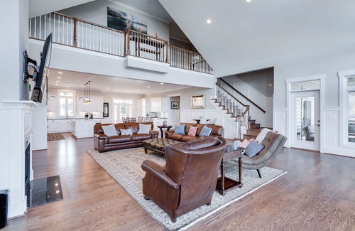 Livingston House | Spacious 7-bedroom house located on Lake Anna perfect for large gatherings