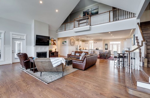 Livingston House | Spacious 7-bedroom house located on Lake Anna perfect for large gatherings