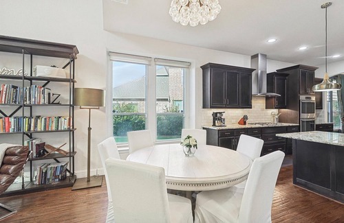 Valley Ranch House | Spacious 7 beds house with fire pit, home theater, fitness room