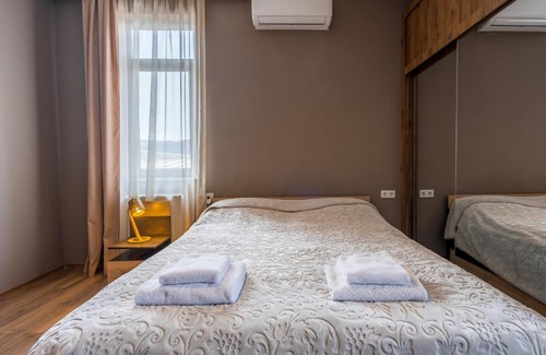 Avlabari Apartment | Elegant Apartment Steps from City Center – Rated 9/10