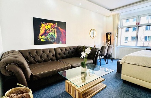 Meidling Apartment | Spacious 7BR Apartment Prime Location