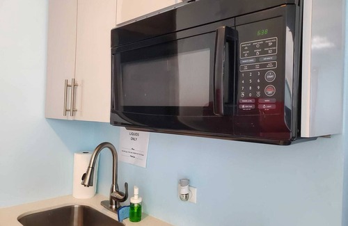 Santurce House | Inviting 8BR Compound with Spa and Breakfast Included