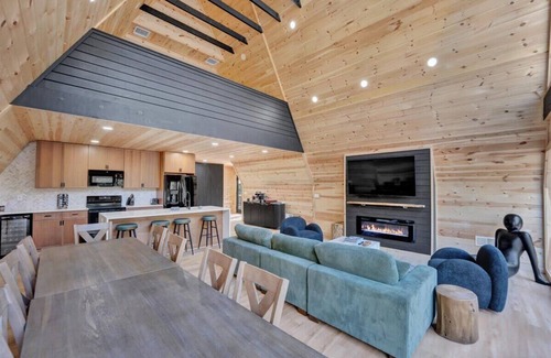 Blakeslee Cabin | Spacious A-Frame | Hot Tub | Movie Room | Firepit