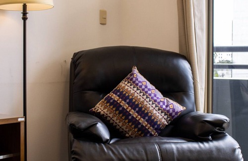 Zona 10 Apartment | Modern Apartment for 6 with Parking, Near the Airport