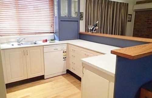 Jindabyne House | Ideal Group Retreat with Pool & Spa in Town Center