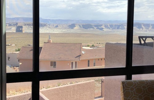 Greenehaven House | Bright Lake Powell Townhouse with Pool & Ocean Views