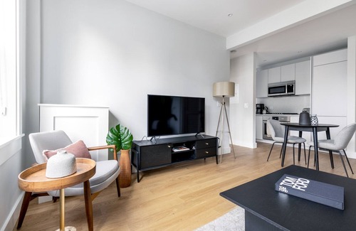 Brighton Apartment | Modern Allston 2BR with Kitchen and Breakfast Included