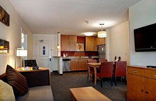 Egg Harbor Township Condo | Modern Suite with Ocean View in Egg Harbor Township