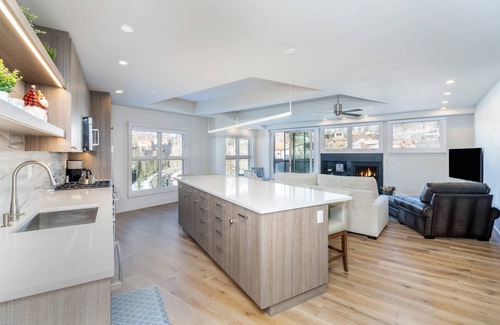Mountain Village Apartment | Bright Penthouse Retreat with Spa & Hot Tub at the Peaks