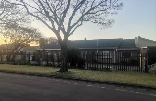 Boksburg House | Victorian-Themed House Near OR Tambo Airport - Family-Friendly