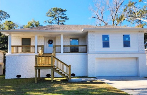 Slidell House | Bright 5BD Retreat with Jacuzzi, Rated 10/10 by Guests